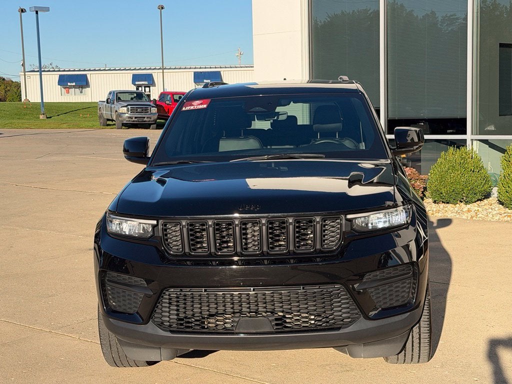 2025 Jeep Grand Cherokee Laredo
