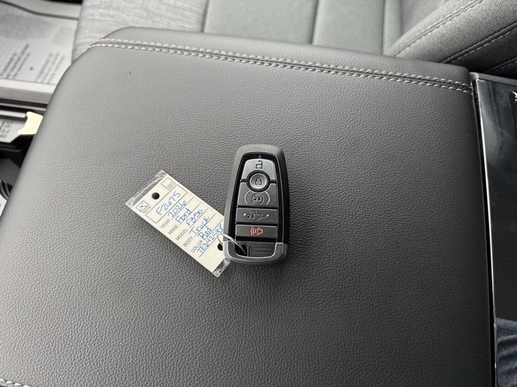 2026 Ford Super Duty F-350 SRW XLT