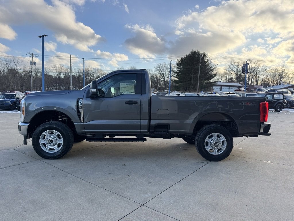 2026 Ford Super Duty F-350 SRW XLT