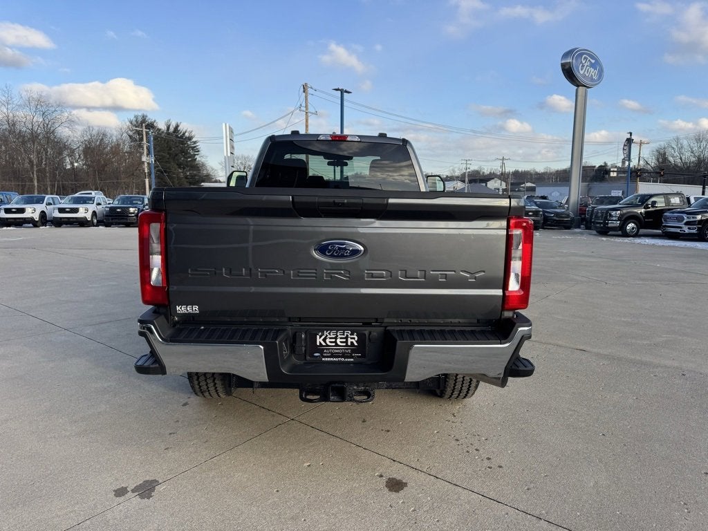 2026 Ford Super Duty F-350 SRW XLT