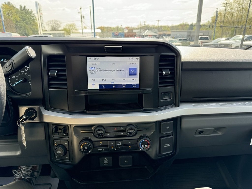 2025 Ford Super Duty F-350 SRW XLT