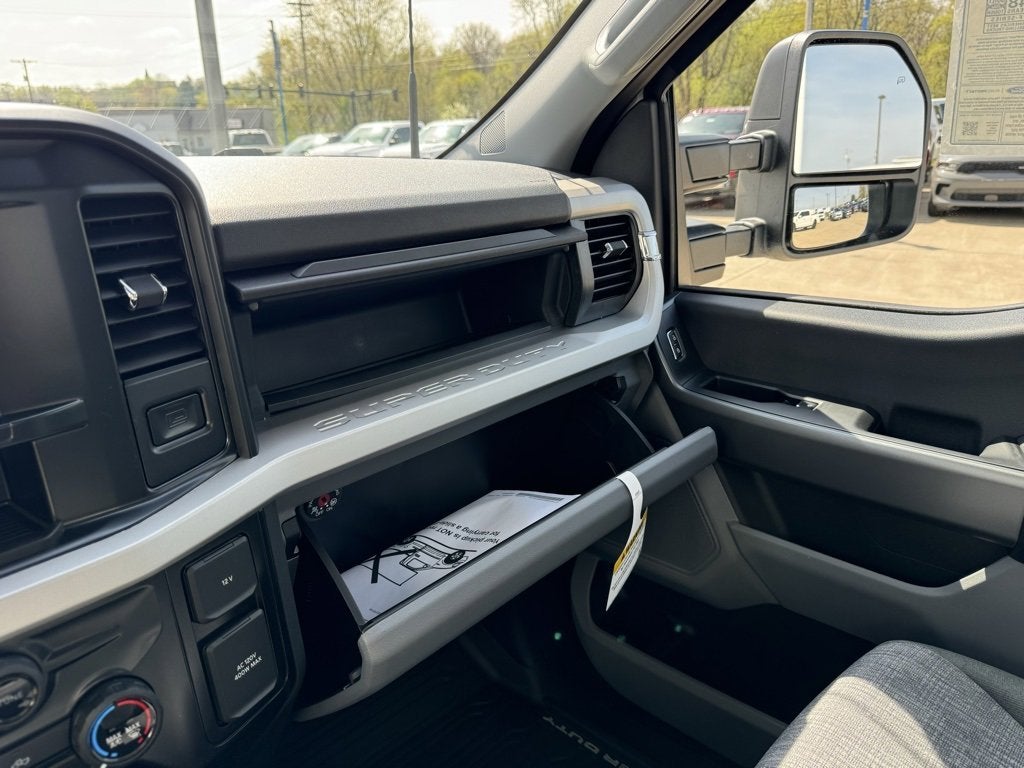 2025 Ford Super Duty F-350 SRW XLT